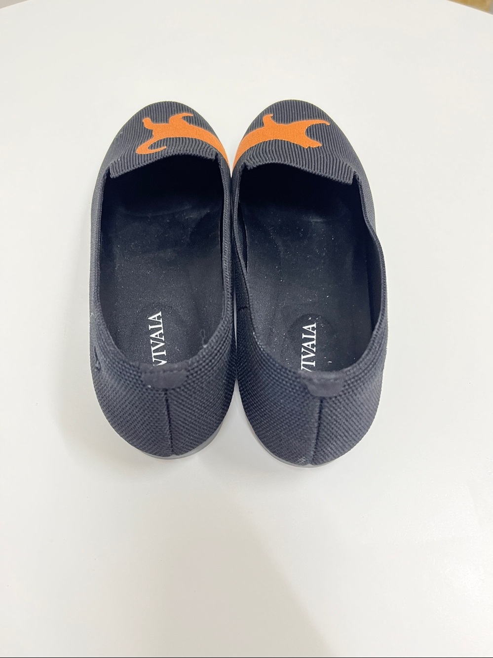 NWOT Vivaia Audrey round toe orange cat embroidered loafers size 7/37.5 - Picture 2 of 5